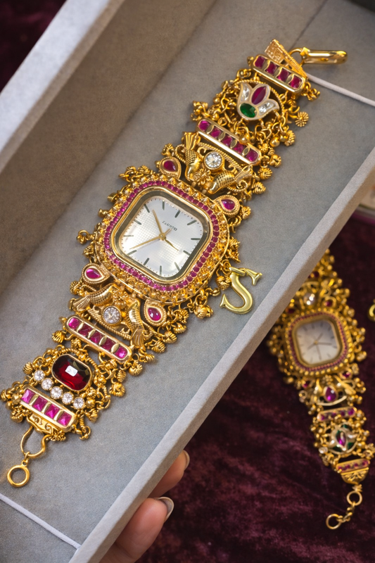 Customized golden wristwatch bracelets